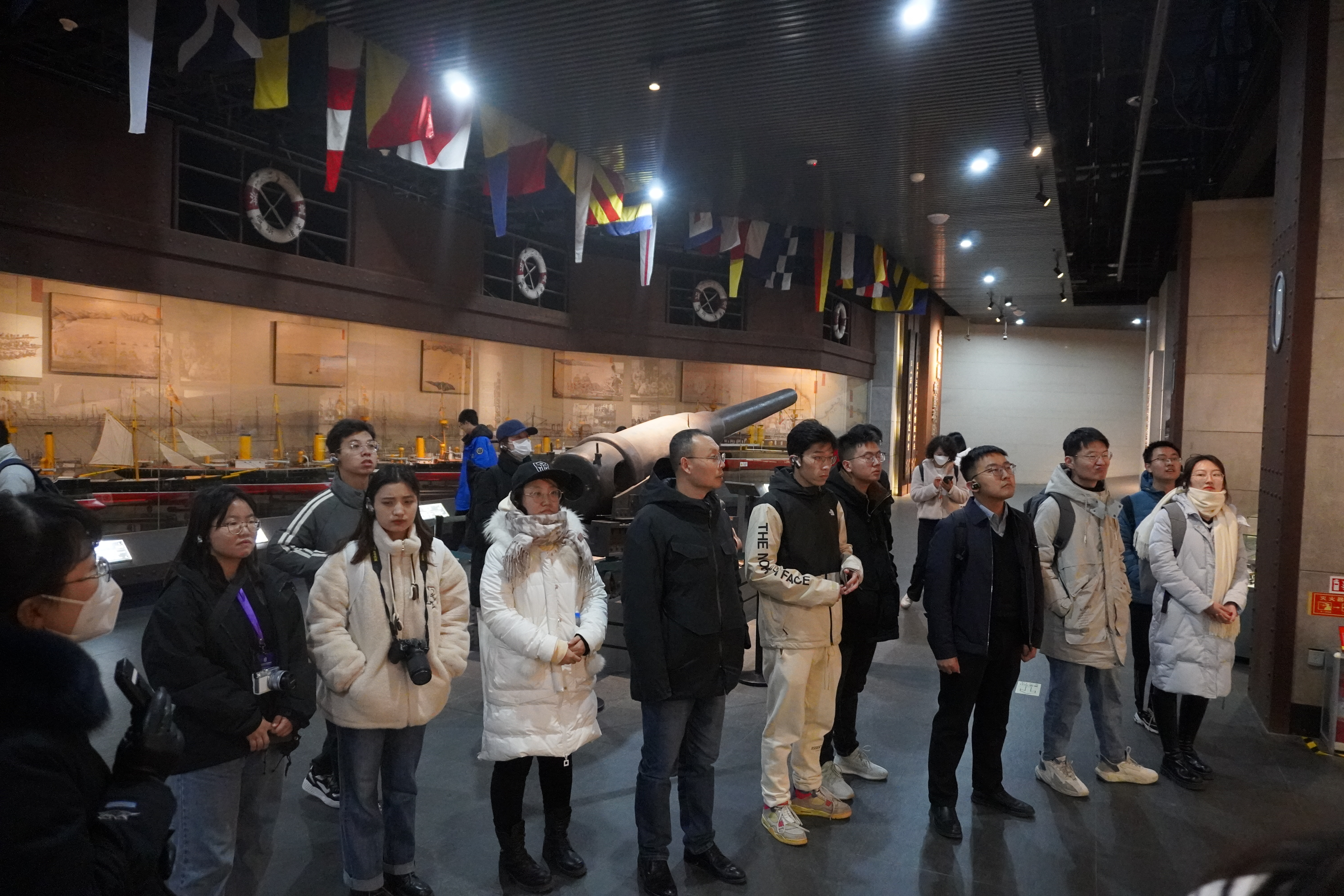 20231206-yl23411永利联合开展“卓越·启航”赴山东荣成联学共建活动-安云龙-师生参访甲午战争陈列馆.JPG 20231206-yl23411永利联合开展“卓越·启航”赴山东荣成联学共建活动-安云龙-师生参访甲午战争陈列馆.JPG